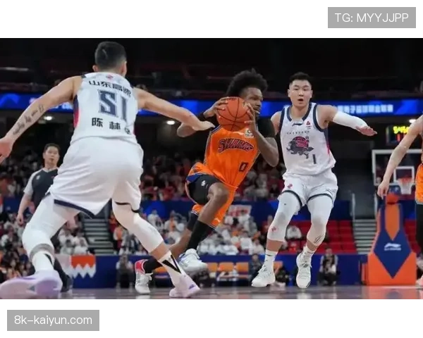 高诗岩抢断后快攻上篮,造成“2+1”并点燃主场气氛